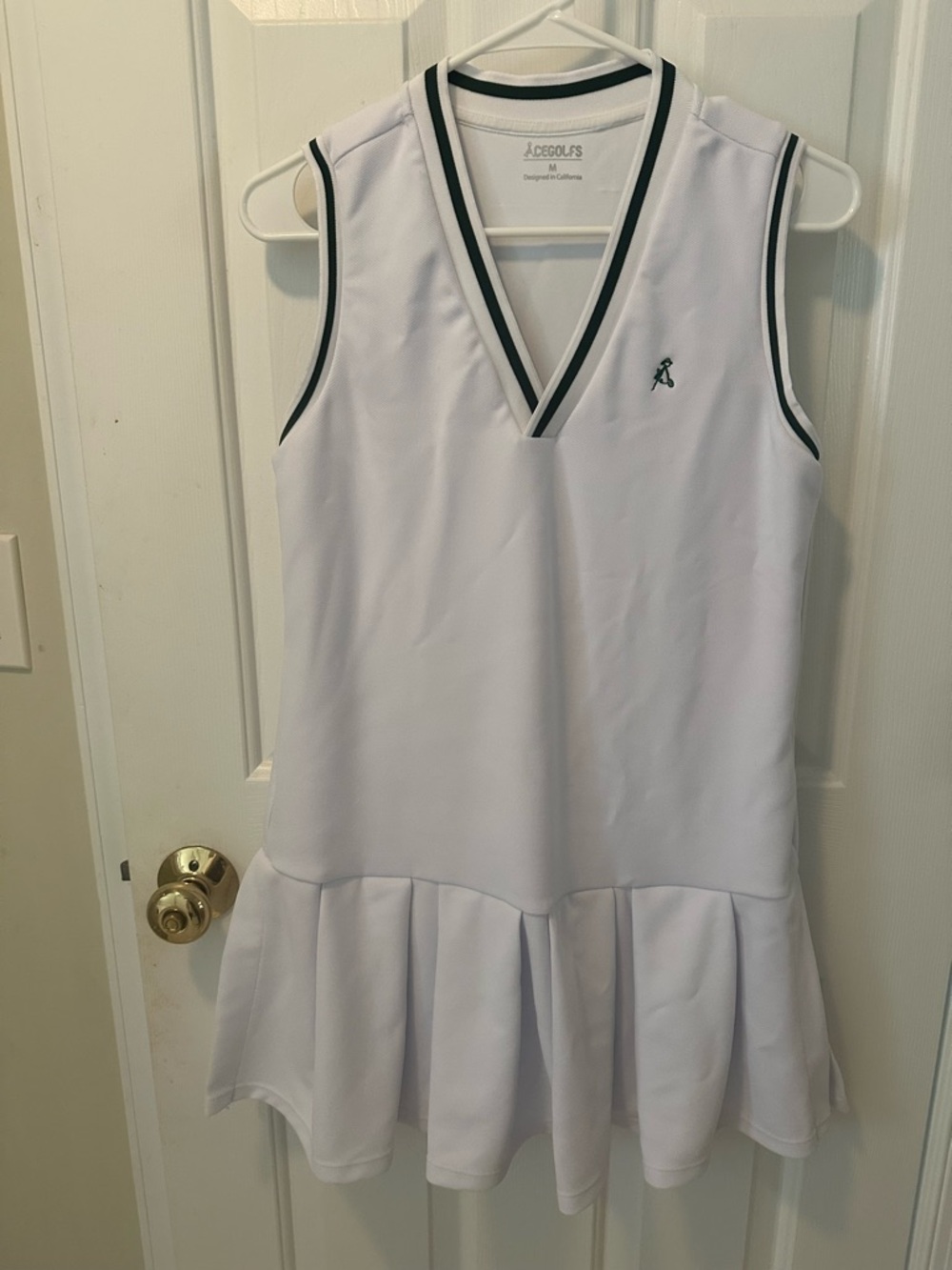 Acegolf White Sleeveless V-Neck Pickleball Dress with Contrast Trim